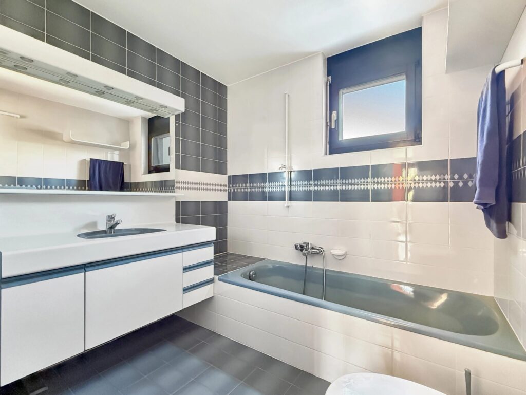 Villa contemporaine à Martigny ! – 6 pièces – 4 chambres – 220 m²