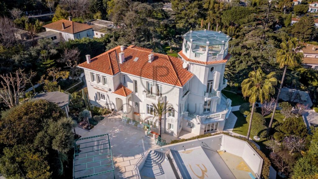 Domaine d’exception à vendre au Cap d’Antibes – Château du Cap – 15 pièces – 11 chambres – 1000 m²