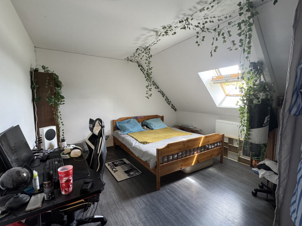 Proposée par Cazin Immobilier Située entre Vimoutiers et Gac – 6 pièces – 5 chambres – 109 m²