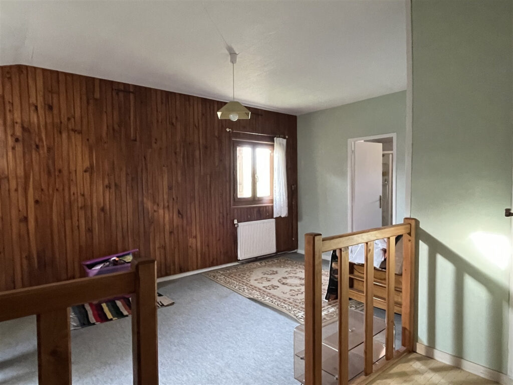 Située au milieu des prairies du Pays d&rsquo;Auge, au bout d&rsquo;un c – 9 pièces – 6 chambres – 170 m²