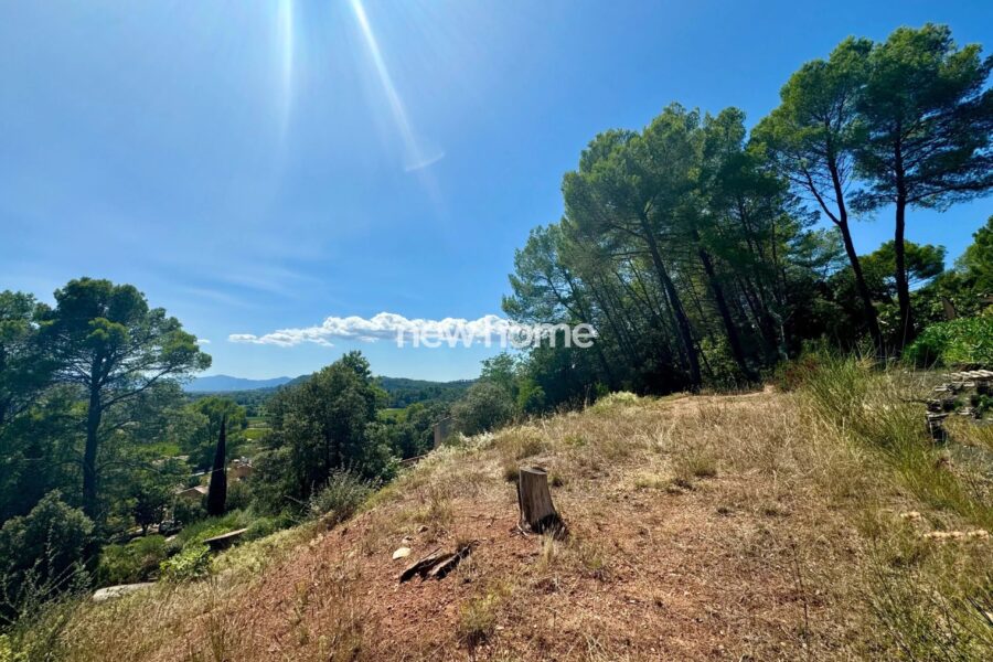 Terrain à vendre à Taradeau