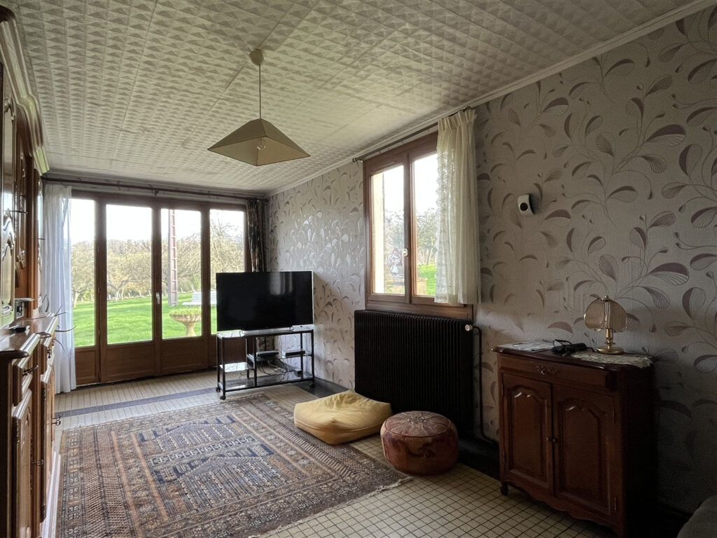 Située au milieu des prairies du Pays d&rsquo;Auge, au bout d&rsquo;un c – 9 pièces – 6 chambres – 170 m²