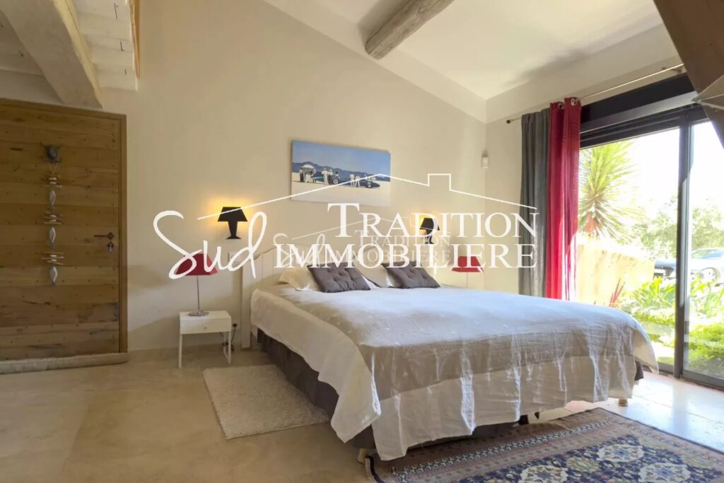 vente maison – NR pièces – NR chambres – 240.00 m²