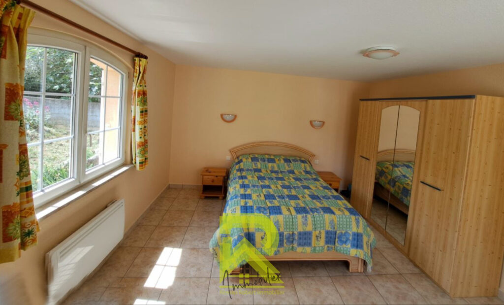 Charmante Maison + 4 appartements +1 terrain viabilisé à RIB – 14 pièces – 8 chambres – 350 m²