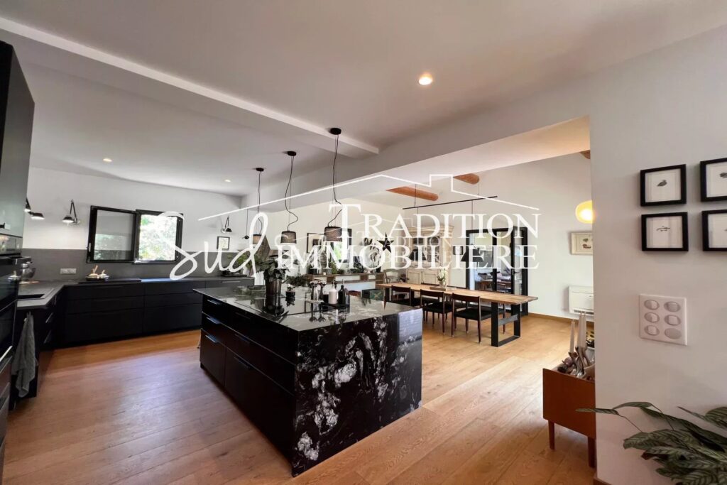 vente maison 10 Pièce(s) – 10 pièces – NR chambres – 240.00 m²