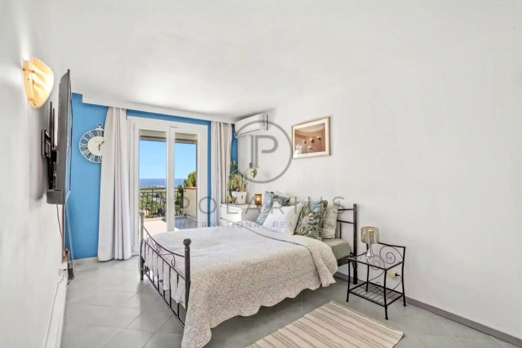 Villa de luxe avec vue sur la mer à vendre à Antibes – 6 chambres, piscine et appartement d&rsquo;invités – 9 pièces – 6 chambres – 350 m²