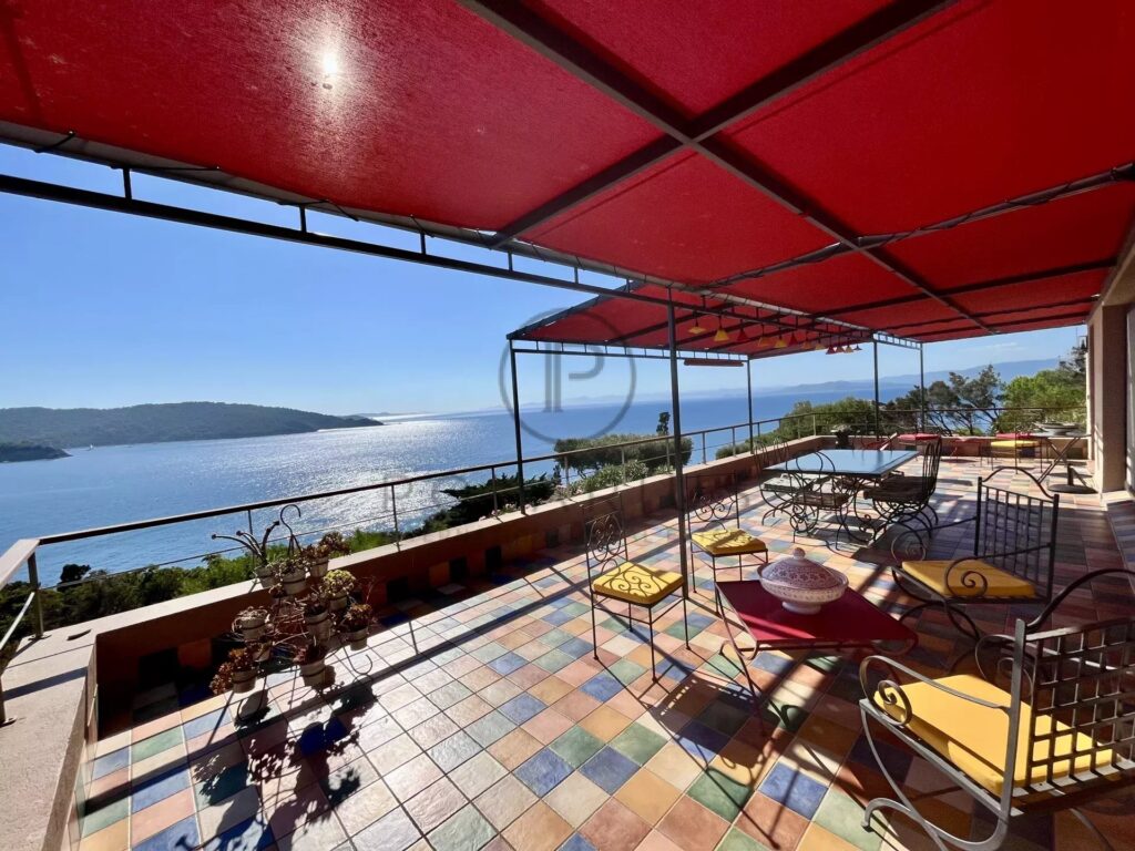 Charmante villa avec vue mer sur l&rsquo;Île du Levant – 4 pièces – 3 chambres – 120.5 m²