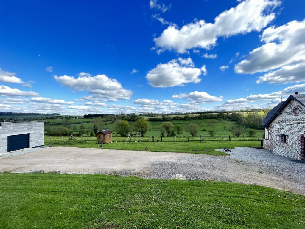L&rsquo;agence CAZIN IMMOBILIER vous propose cette jolie maison de – 4 pièces – 3 chambres – 98 m²
