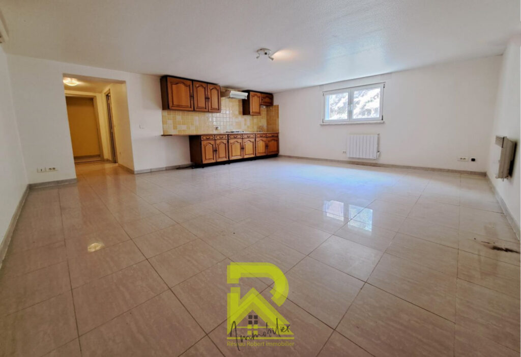 Charmante Maison + 4 appartements +1 terrain viabilisé à RIB – 14 pièces – 8 chambres – 350 m²