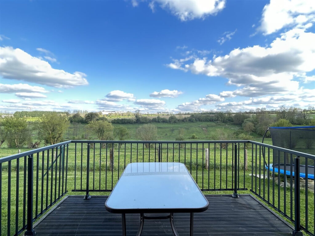 L&rsquo;agence CAZIN IMMOBILIER vous propose cette jolie maison de – 4 pièces – 3 chambres – 98 m²