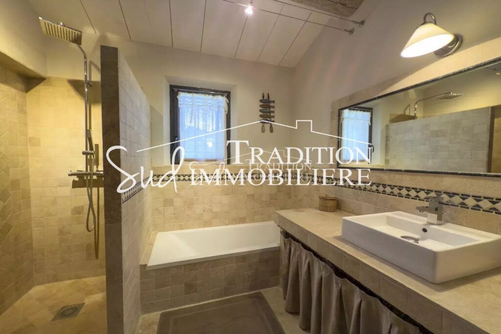 vente maison – NR pièces – NR chambres – 240.00 m²