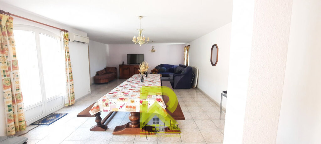 Charmante Maison + 4 appartements +1 terrain viabilisé à RIB – 14 pièces – 8 chambres – 350 m²
