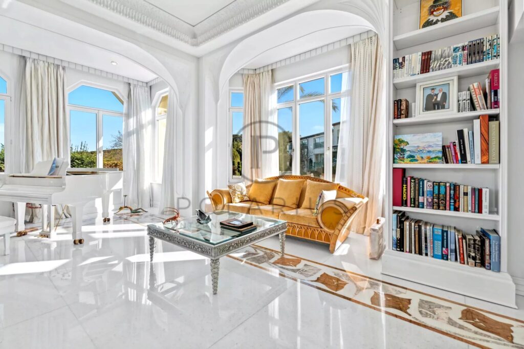Domaine d’exception à vendre au Cap d’Antibes – Château du Cap – 15 pièces – 11 chambres – 1000 m²