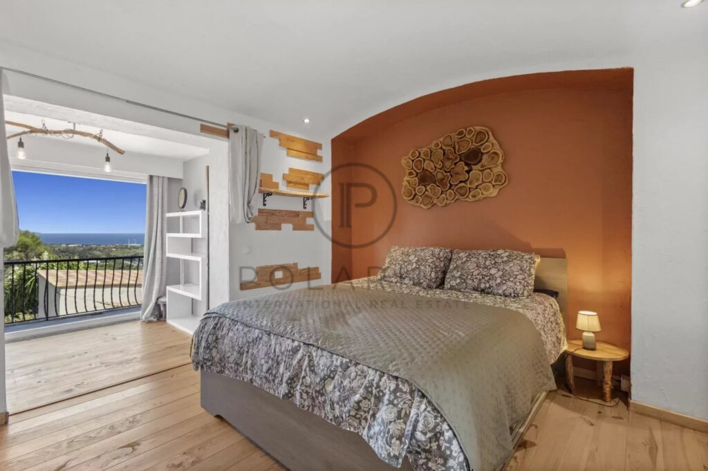 Villa de luxe avec vue sur la mer à vendre à Antibes – 6 chambres, piscine et appartement d&rsquo;invités – 9 pièces – 6 chambres – 350 m²