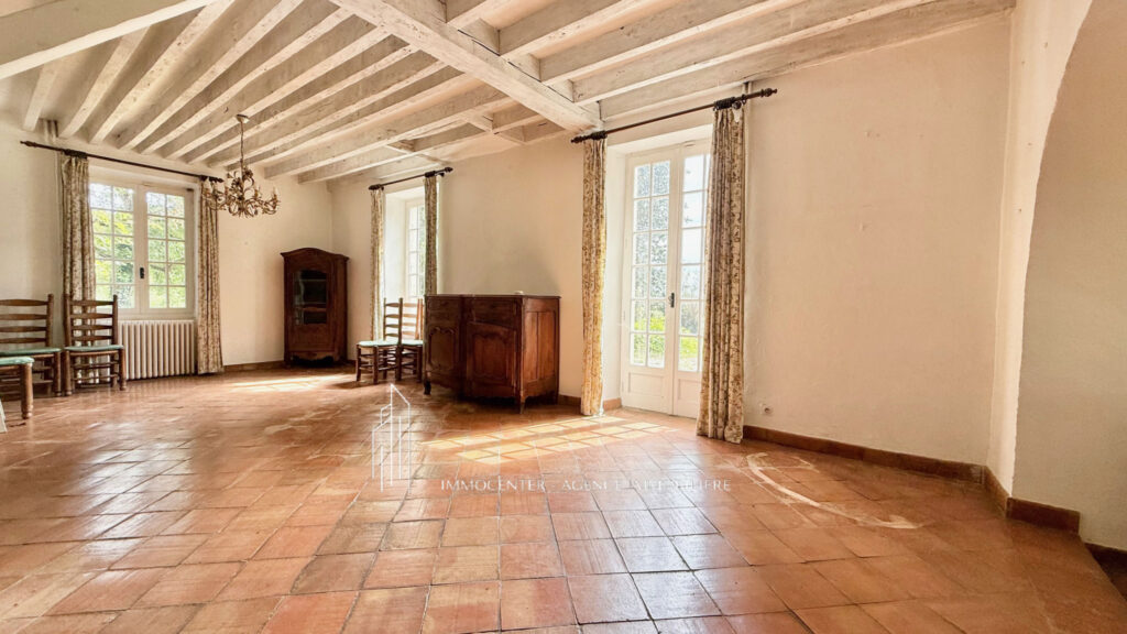 Annonce immobilière   Exceptionnelle propriété à Cheyssieu.  – 9 pièces – 6 chambres – 300 m²