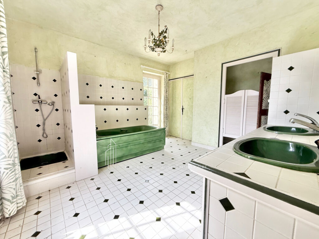 Annonce immobilière   Exceptionnelle propriété à 10 MN au su – 9 pièces – 6 chambres – 300 m²