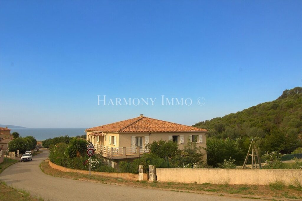 Grande villa au calme avec jolie vue mer, terrain plat    Sa – 5 pièces – 3 chambres – 197 m²