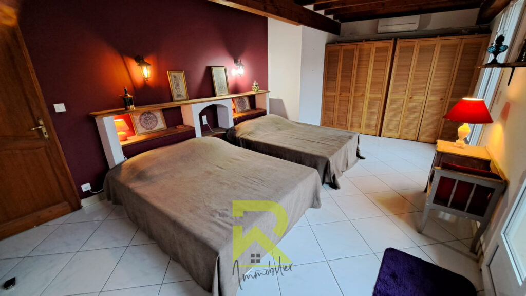 Maison d exception a GRUISSAN VILLAGE Prix au m2 imbattable  – 8 pièces – 3 chambres – 194 m²
