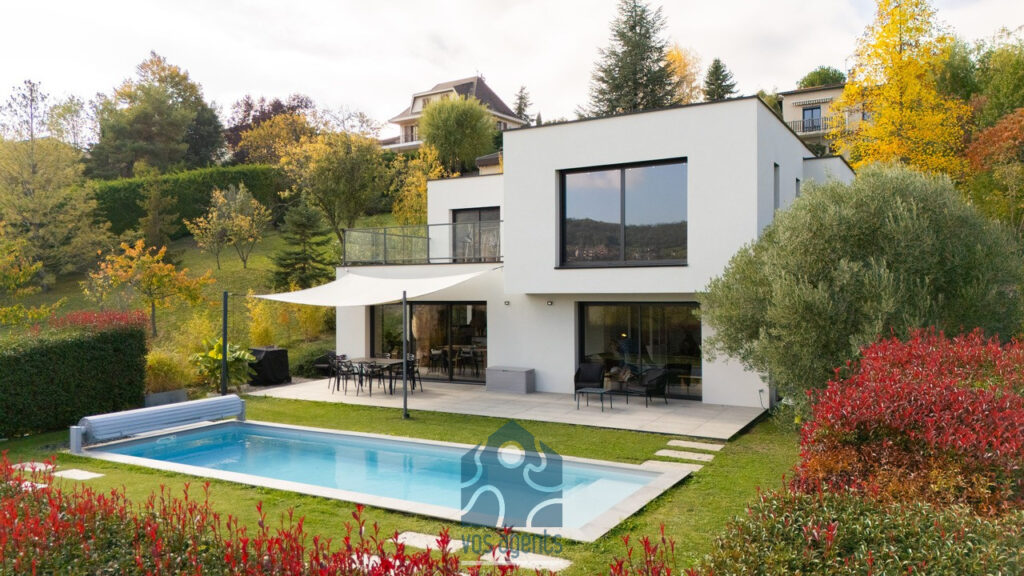 Villa avec vue, piscine, terrasses et garages – 6 pièces – 4 chambres – 178 m²