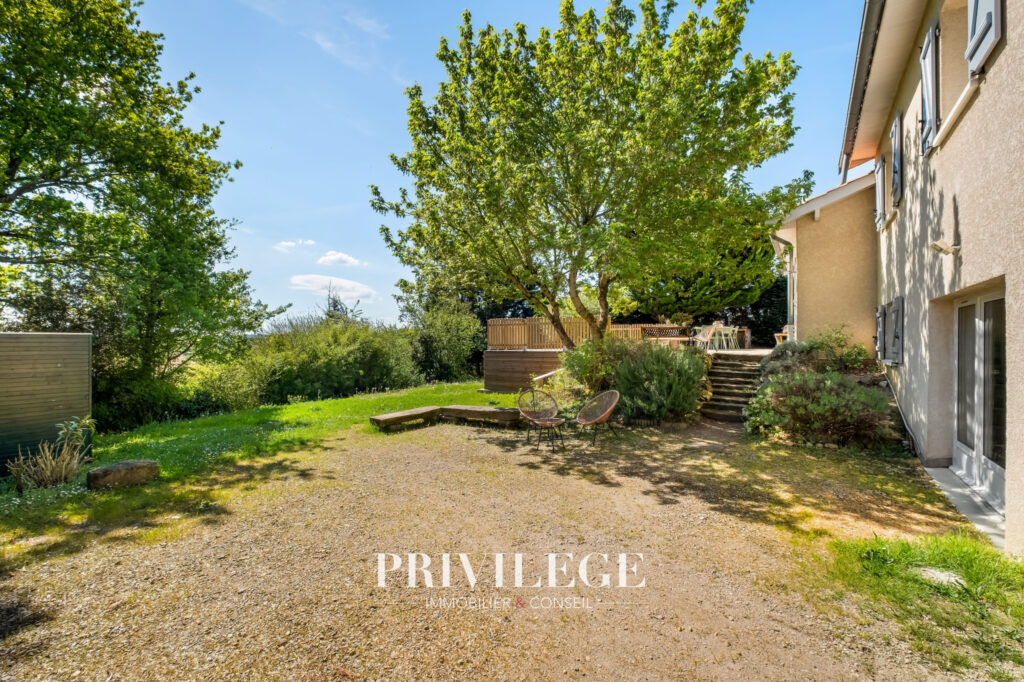 Maison familiale rénovée de 173 m2 avec 5 chambres à Saint-G – 9 pièces – 5 chambres – 173.84 m²