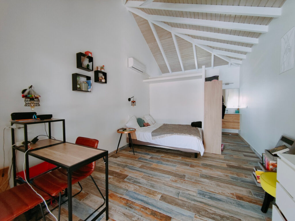 VILLA RECENTE AVEC PISCINE GARAGE SUR TERRAIN 2000 M2 EN CEN – 4 pièces – 3 chambres – 128 m²