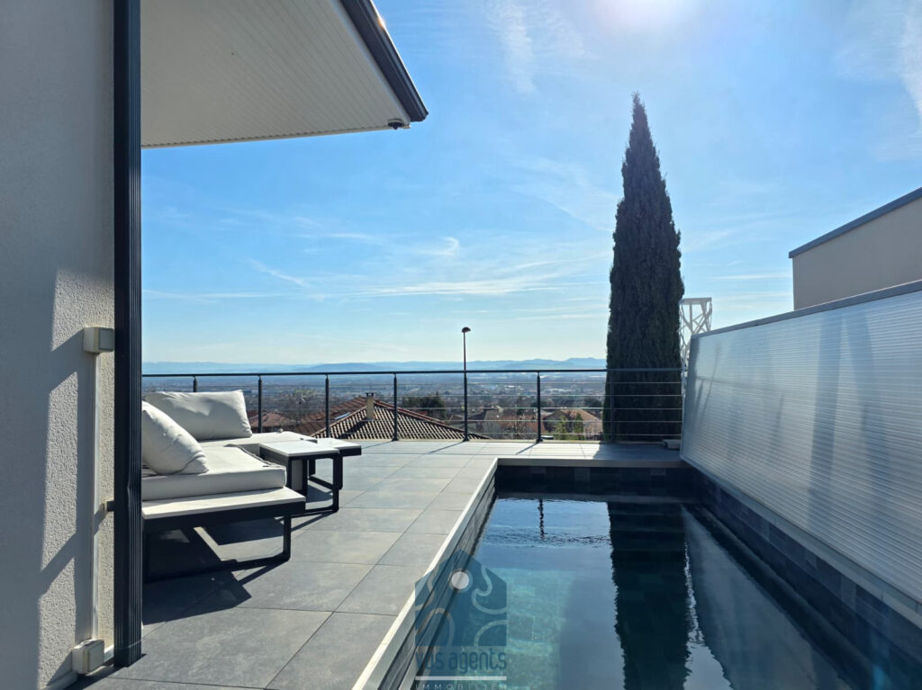Villa 5 pièces avec terrasse, vue panoramique, jardin, pisci – 5 pièces – 3 chambres – 222 m²