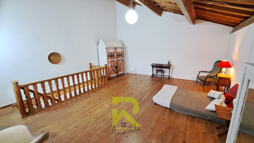 Maison d exception a GRUISSAN VILLAGE Prix au m2 imbattable  – 8 pièces – 3 chambres – 194 m²