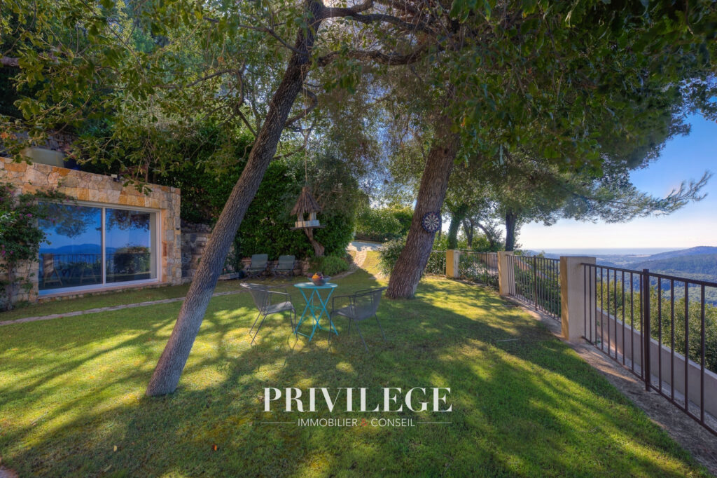 Vue Mer et Village de Cabris   Maison 5 Pièces 160 m2 – 5 pièces – 4 chambres – 144.39 m²
