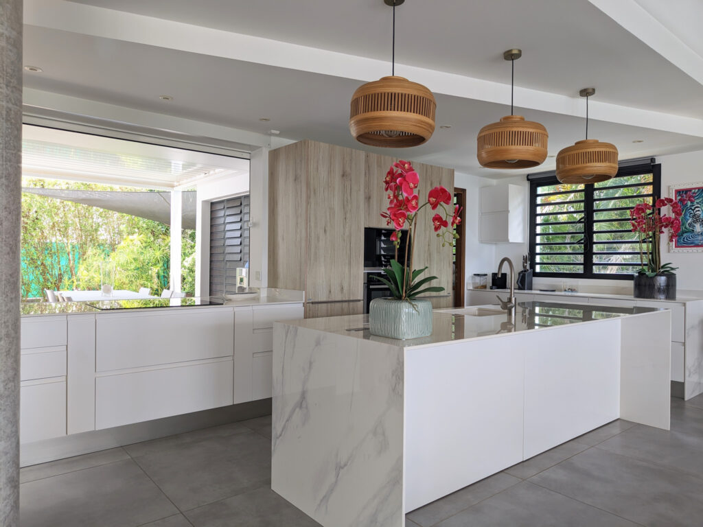 Villa d&rsquo;architecte de luxe – vue mer – St-François – 4 pièces – 3 chambres – 147 m²