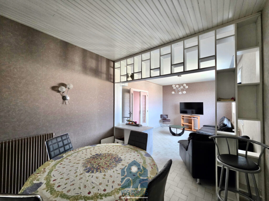 Maison avec terrasse, balcon et garage – 5 pièces – 3 chambres – 124.15 m²