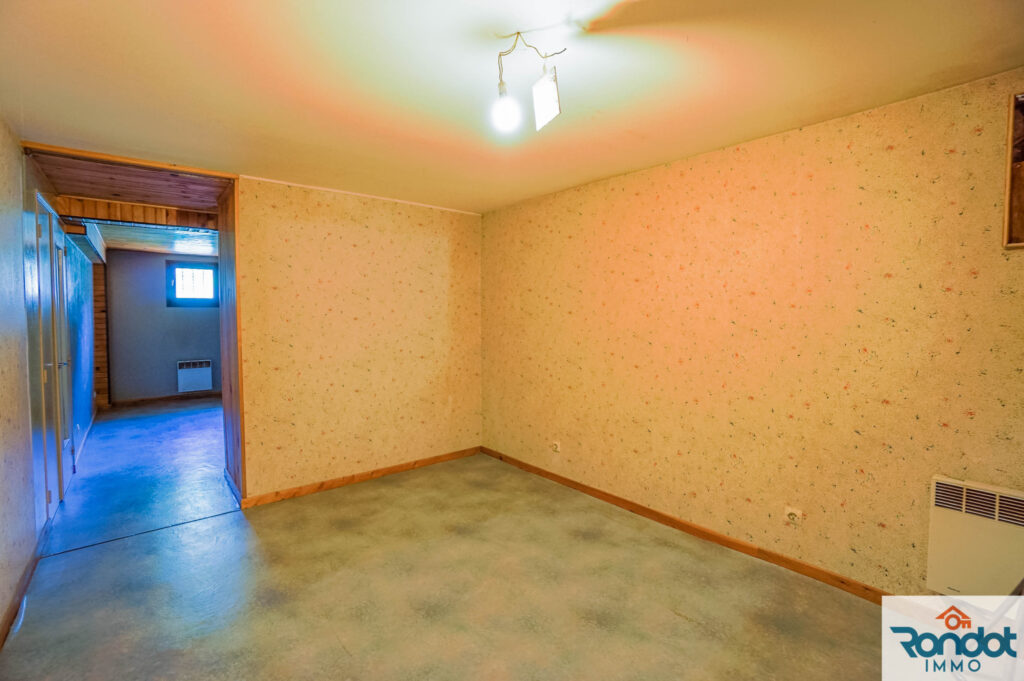 MAISON 5 PIECES / 3 CHAMBRES / 115M2 ENVIRON / 978M2 DE TERR – 5 pièces – 3 chambres – 115 m²