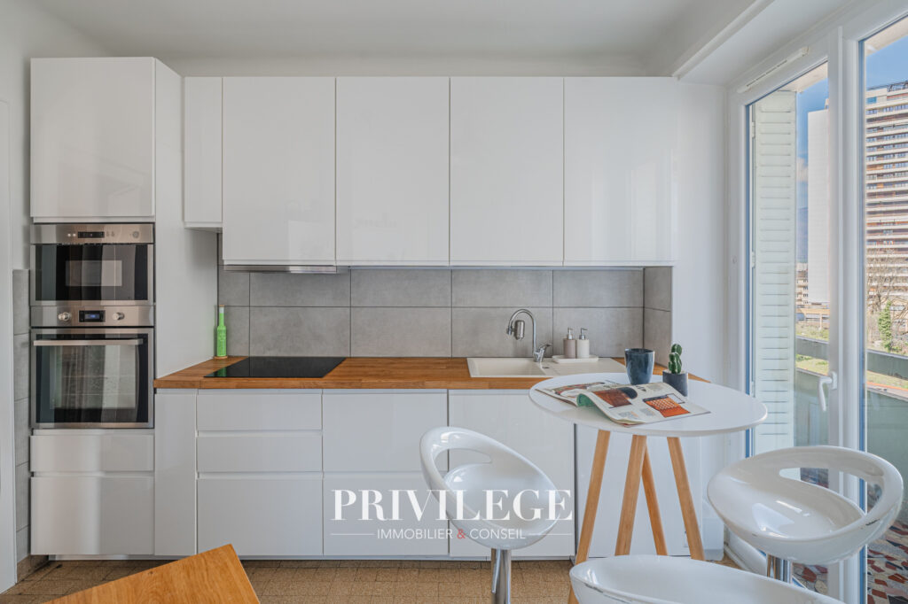 Élégant appartement rénové avec vue panoramique   Chambéry – 5 pièces – 3 chambres – 133.19 m²
