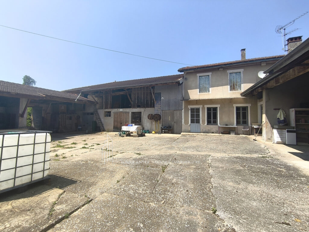 Saint Bonnet de Chavagne- Corps de Ferme 163 m2 – Terrain 49 – 6 pièces – 5 chambres – 163 m²
