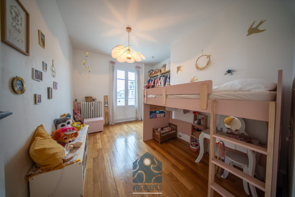 Appartement 5 pièces 3 chambres avec terrasse, balcon, cave  – 5 pièces – 3 chambres – 107 m²