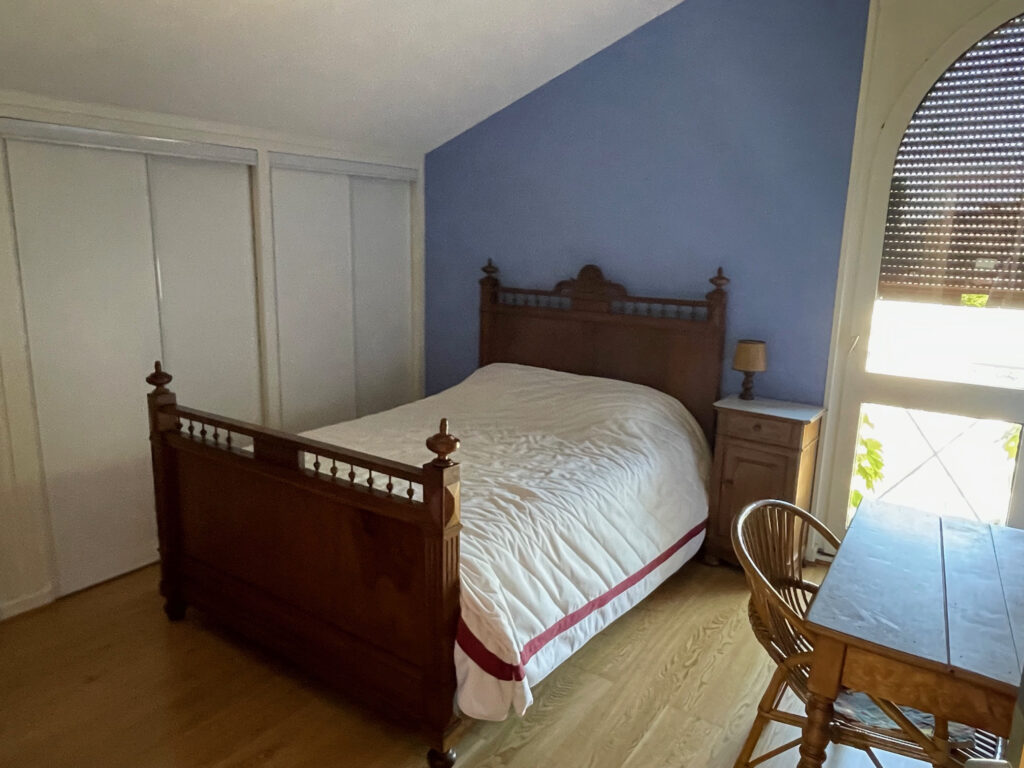 Beaujolais vert : maison calme, écologique avec vue et pisci – 7 pièces – 5 chambres – 228.26 m²