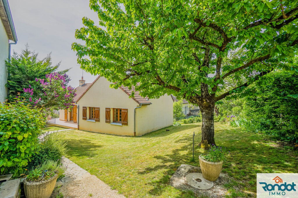 MAISON 5 PIECES / 3 CHAMBRES / 115M2 ENVIRON / 978M2 DE TERR – 5 pièces – 3 chambres – 115 m²