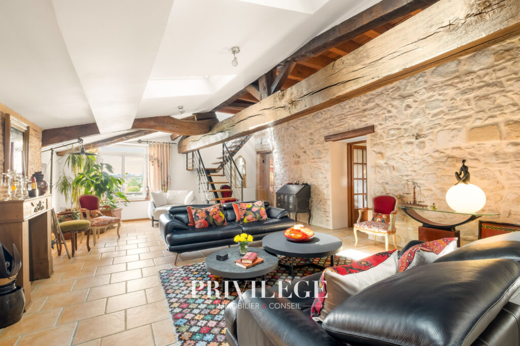 Duplex de standing au dernier étage d&rsquo;une bâtisse du XVIIe s – 4 pièces – 3 chambres – 134 m²