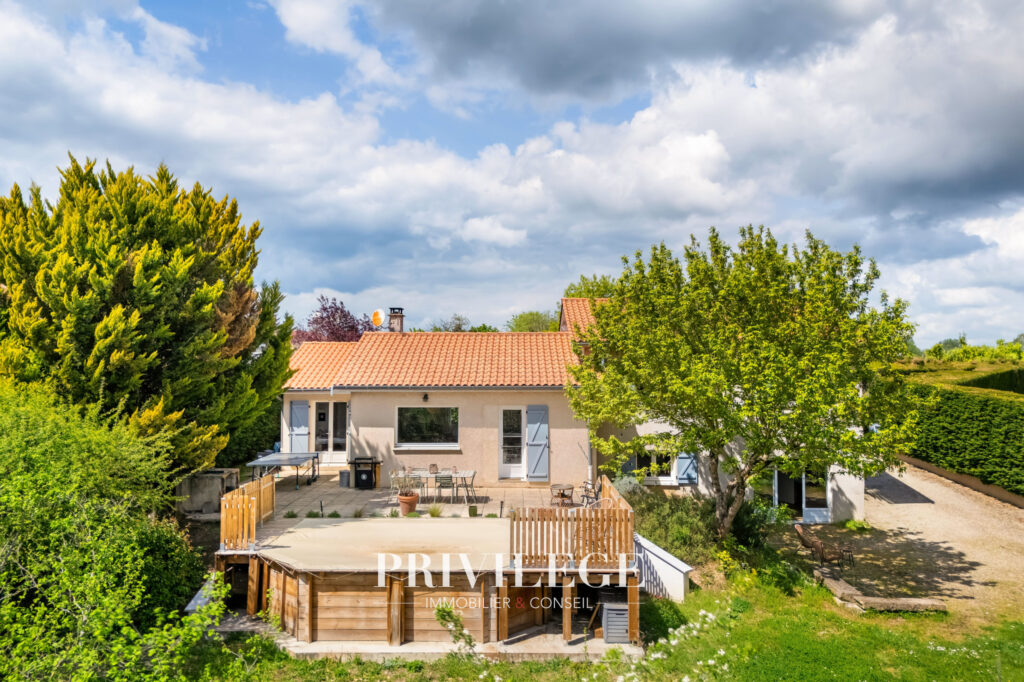 Maison familiale rénovée de 173 m2 avec 5 chambres à Saint-G – 9 pièces – 5 chambres – 173.84 m²