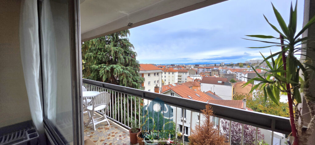 Appartement T4 avec balcon, parking couvert et annexes – 4 pièces – 3 chambres – 68.52 m²