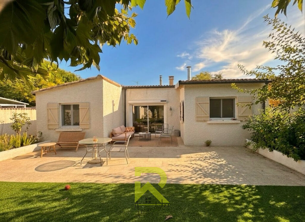 GRAU D&rsquo;AGDE, Villa 3 faces rénovée récemment de plain-pied a – 4 pièces – 3 chambres – 72 m²