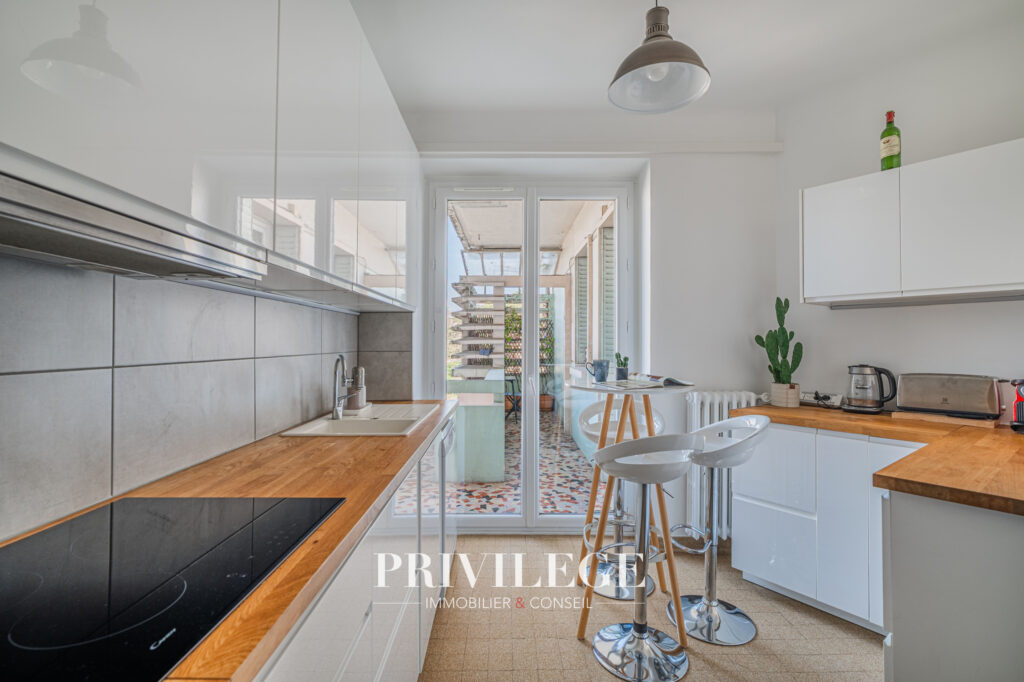 Élégant appartement rénové avec vue panoramique   Chambéry – 5 pièces – 3 chambres – 133.19 m²