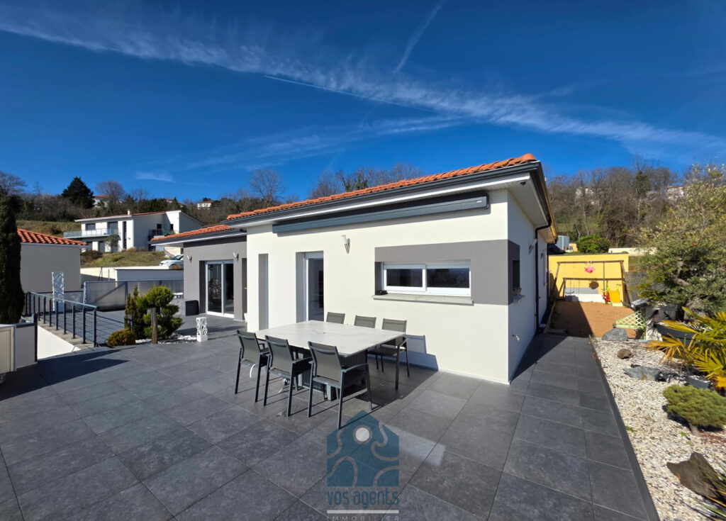 Villa 5 pièces avec terrasse, vue panoramique, jardin, pisci – 5 pièces – 3 chambres – 222 m²