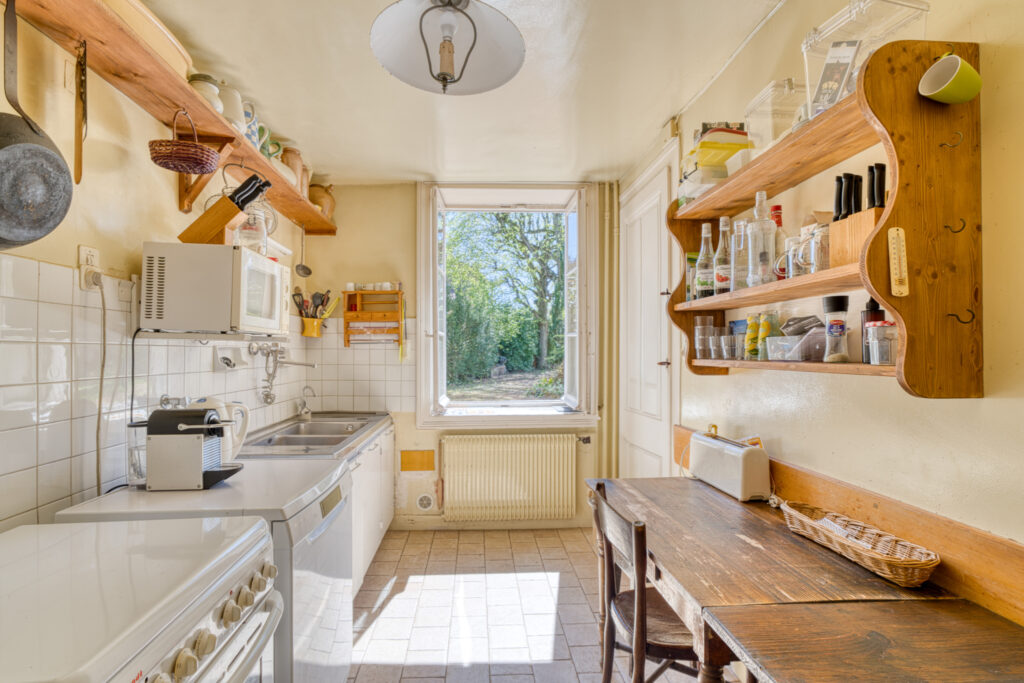 Chasselay propriété avec terrain calme, piscine et vue extra – 9 pièces – 7 chambres – 174.47 m²
