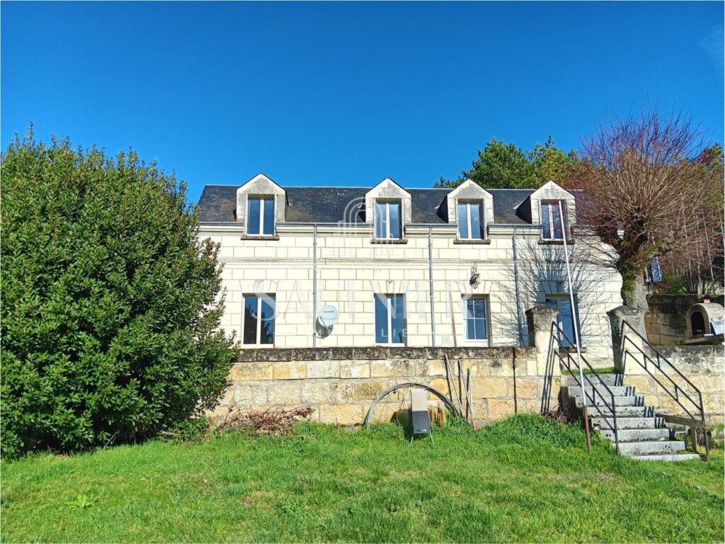 A Loches-Authentique maison vigneronne rénovée- 110 m2 avec  – 5 pièces – 3 chambres – 110 m²