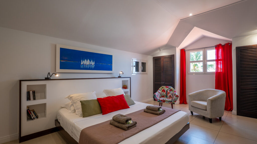VILLA D&rsquo;EXCEPTION AVEC PLAGE SUR LE LAGON DE ST FRANCOIS – 7 pièces – 6 chambres – 260 m²