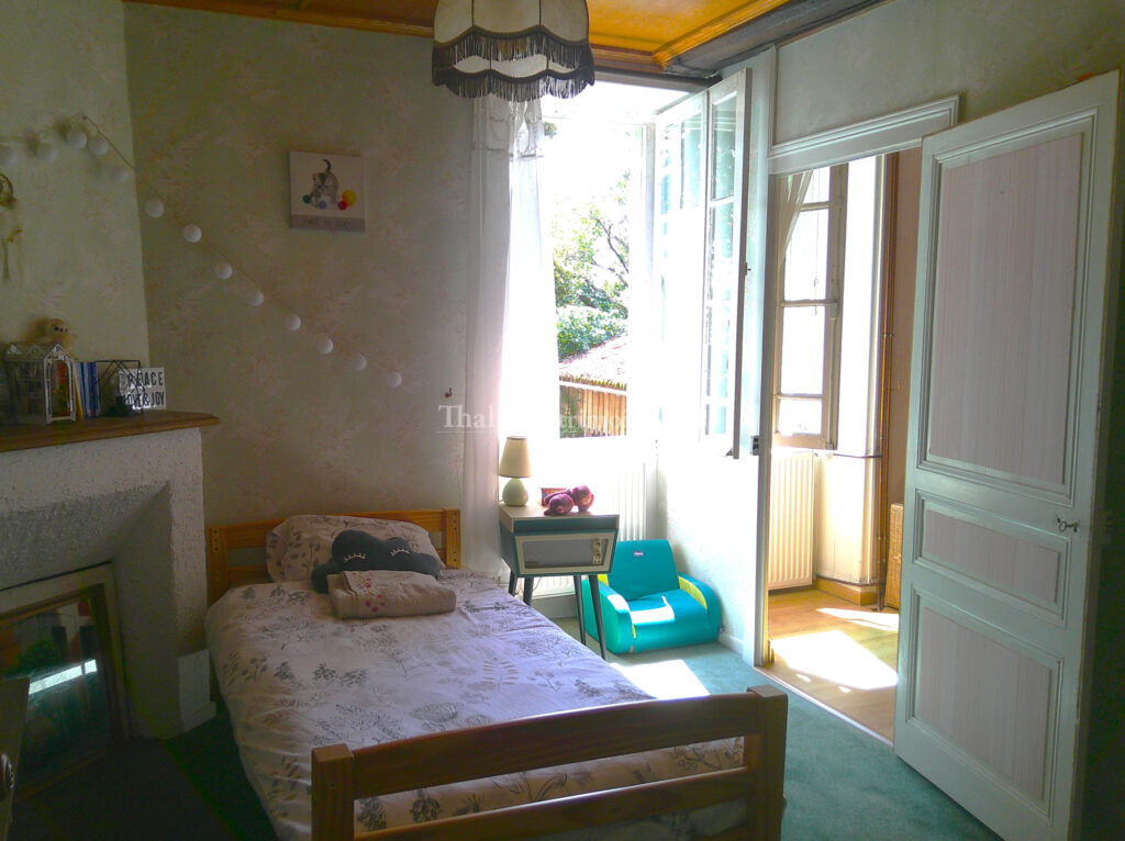 Propriété avec gîte et dépendances dans un paisible hameau e – 9 pièces – 5 chambres – 215 m²