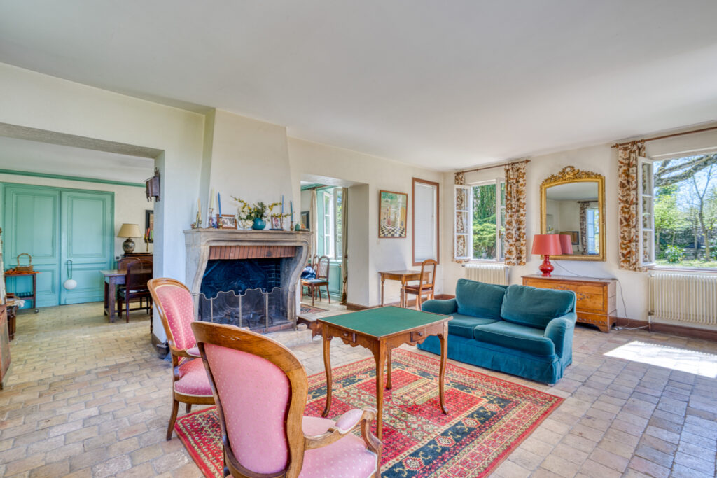 Chasselay propriété avec terrain calme, piscine et vue extra – 9 pièces – 7 chambres – 174.47 m²