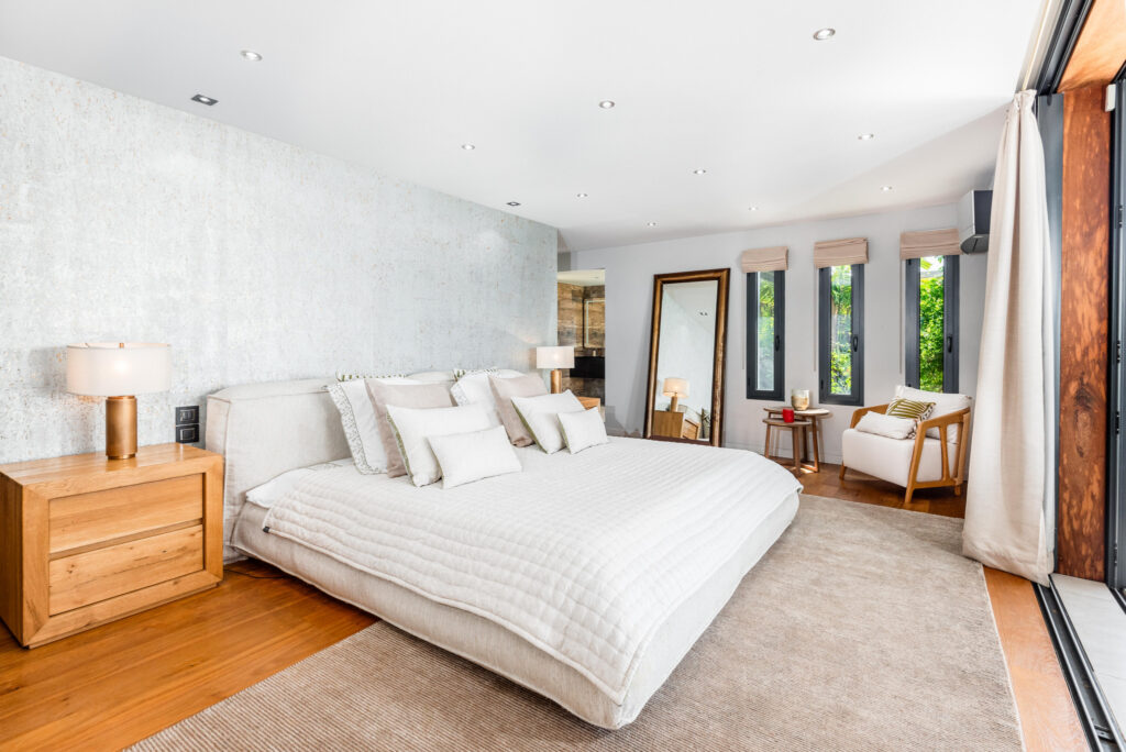 VILLA DE LUXE -270m2 – VUE MER EN GUADELOUPE – 5 pièces – 3 chambres – 270 m²