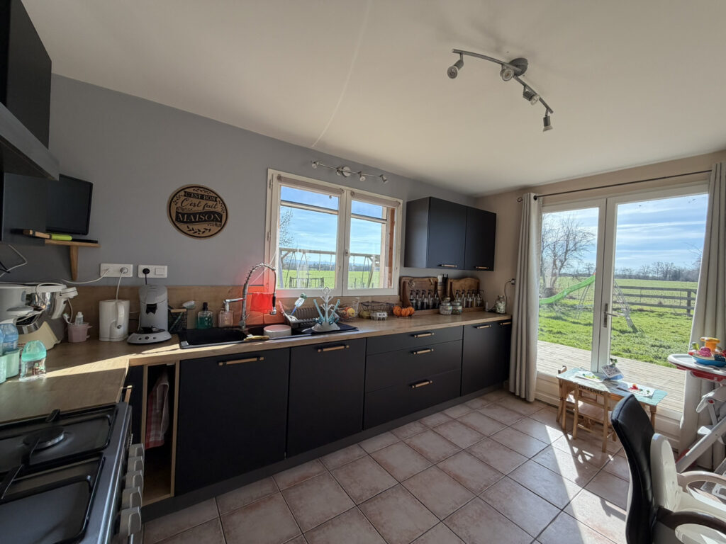 A LA CAMPAGNE – SAINT ANDRE SUR VIEUX JONC – 7 pièces – 3 chambres – 140 m²
