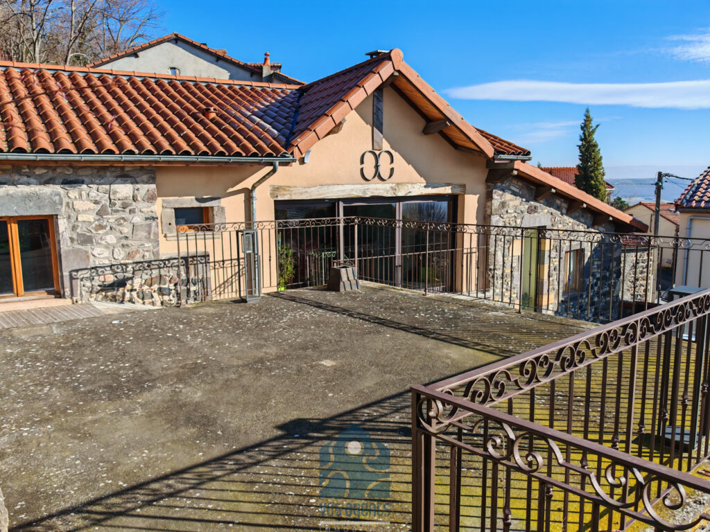 Maison 120m2 sur 700m2 de terrain – 5 pièces – 3 chambres – 120 m²